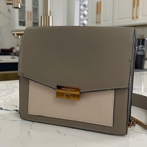 WORN ONCE CUTE CROSSBODY BAG WITH GOLD DETAILING!